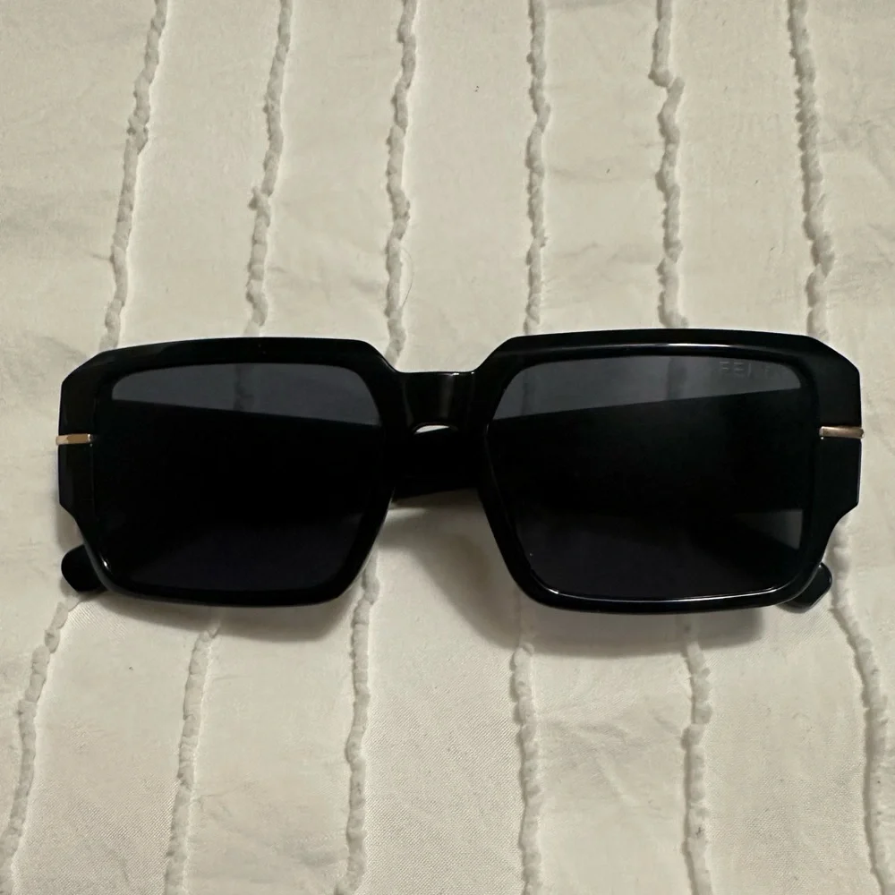 Fendi Black and Gold Logo Sunglasses - Picture 2 of 4
